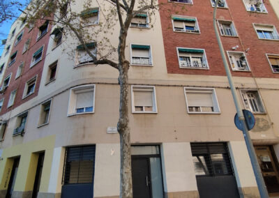 reforma antiguo local en vivienda unifamiliar fachada