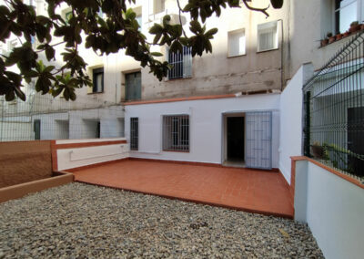 reforma antiguo local en vivienda unifamiliar patio